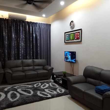 Amanda Homestay Dungun 1 エクステリア 写真