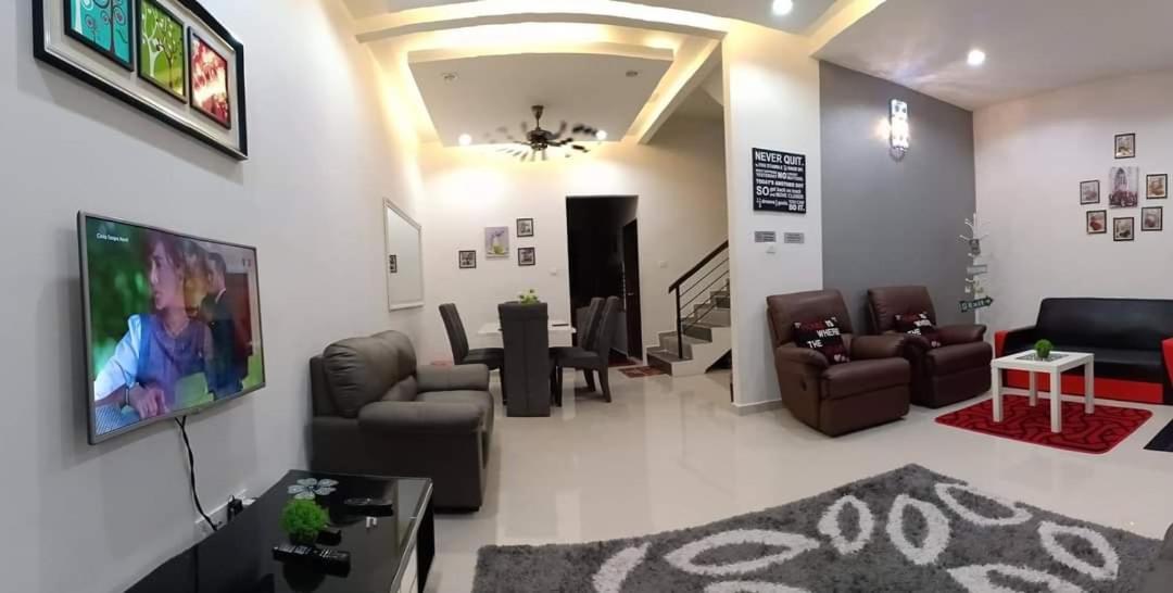Amanda Homestay Dungun 1 エクステリア 写真