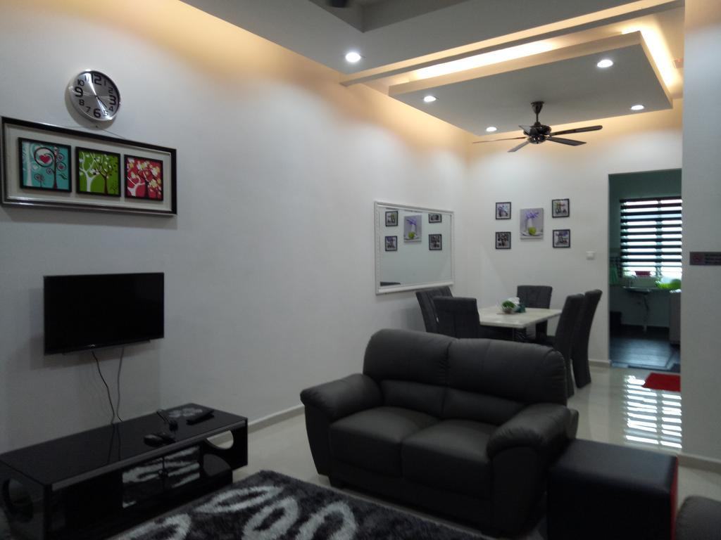 Amanda Homestay Dungun 1 エクステリア 写真