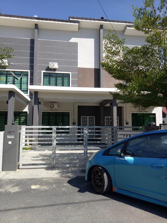 Amanda Homestay Dungun 1 エクステリア 写真